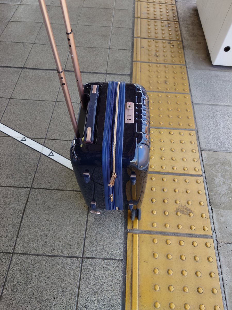 荷物多いと邪魔…