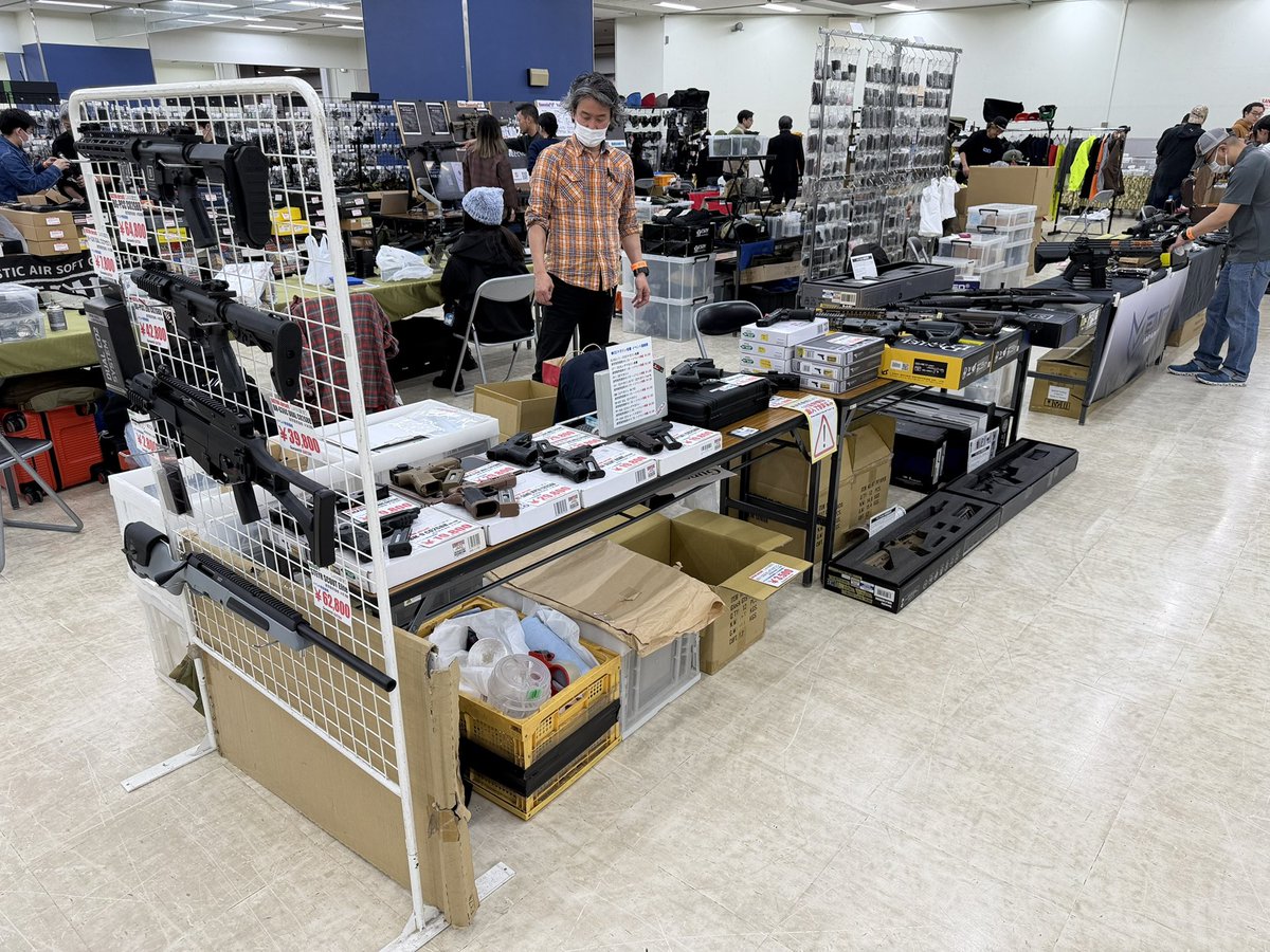 BatonGunsmith's tweet photo. 池袋文化会館ビル 3 階の展示ホールC にて本日開催の #第19回爆裂祭 が、先ほど無事に開場いたしました！
私ども #GunsmithBATON、今回はキズあり&amp;ジャンク品を多数持って参りましたので、ご来場の皆様は是非お立ち寄りくださいませ！ https://t.co/4JhsOWcTRK