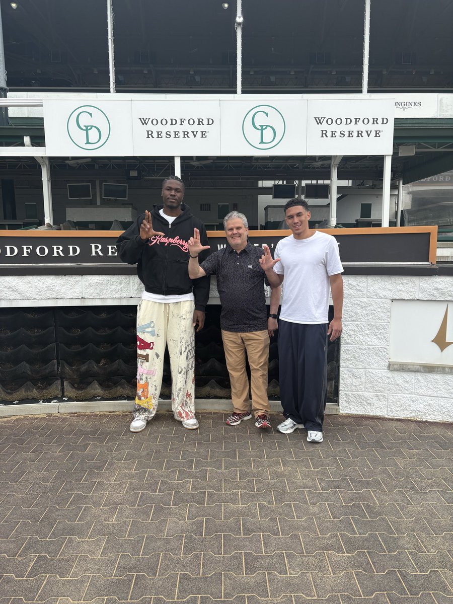 GregBush4's tweet image. Jackson Shelstad and Flory Bidunga touring Churchill Downs today and throwing some L’s Up!!! Hope we get them both back and wearing Red &amp;amp; Black with PK. #GoCards #L1C4