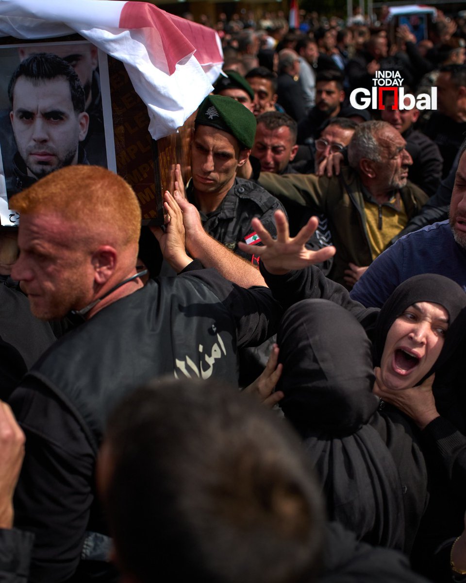 IndiaToday's tweet image. #InPics | Mourners react during the funeral of 13 state security officers who were killed the previous day in an Israeli strike in Lebanon's coastal city of Sidon.

#Sidon #Lebanon #IsraeliStrike #MiddleEastTensions #Funeral #Mourners #Conflict #WestAsia #BreakingNews