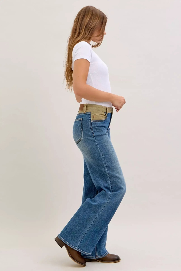 amomentofnow's tweet image. Elevate your denim game with NEW Judy Blue MR Column Straight Jeans! Chic corduroy waistband blends modern style with classic comfort. Perfect for a casual yet sophisticated look. Try now! amomentofnow.com/products/judy-… #Judy Blue #Corduroy Waist #Denim Fashion
