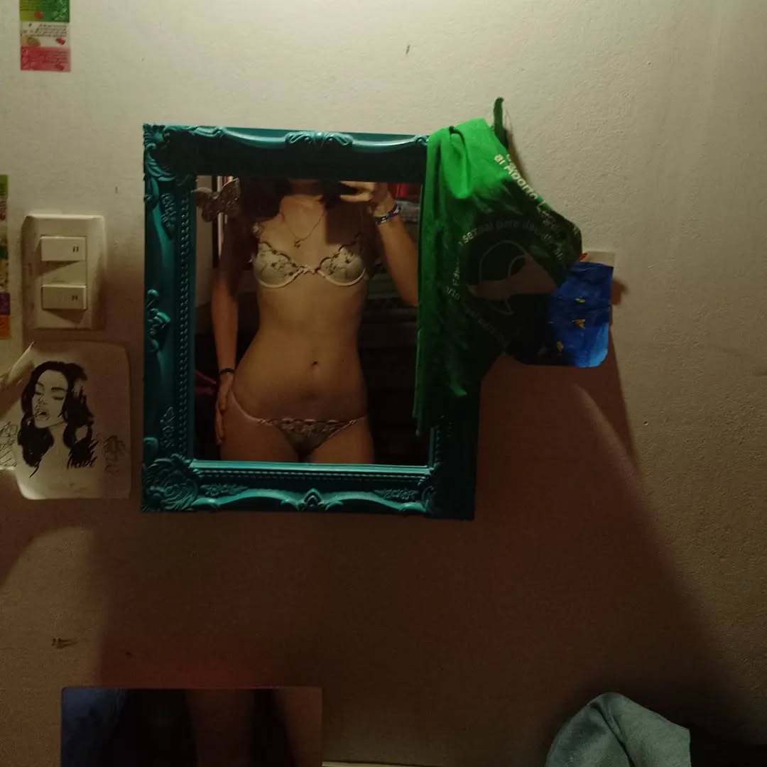 Red velvet tweet media