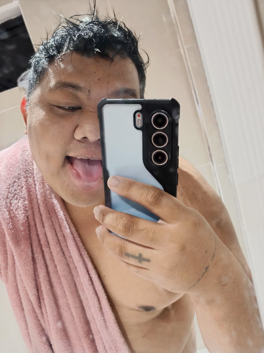 yoursmacky's tweet photo. 😝 https://t.co/Zvd4M5zYLO