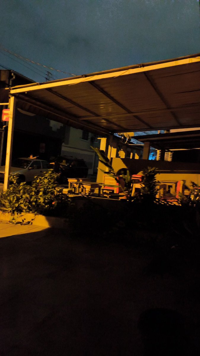 BarbaGuisella's tweet photo. @servicioscnelep No tenemos electricidad desde las 15:00 Mucho Lote 1 ,Villa España Valencia. https://t.co/zmPyfoVNhR