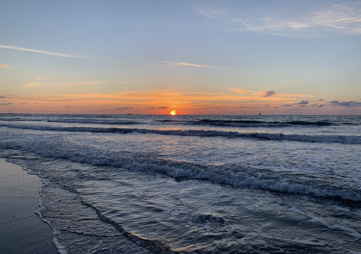nirajlodhi's tweet photo. @weatherchannel Here’s my skill of photography 😊
22nd June, 2022 Cocoa Beach FL. https://t.co/WmqB1QZUHK