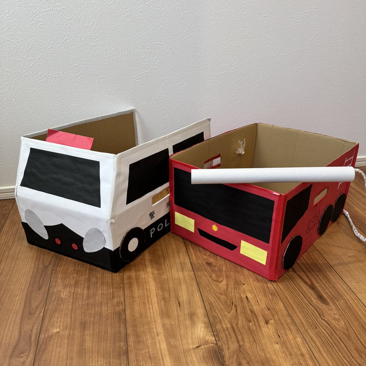 はたらく車が好きだった息子に作った
お手製のダンボールカー。

ついにお役目終了ということで、資源回収へ。
ありがとう😌

妻にはいっつも「凝りすぎ！」と言われる💦