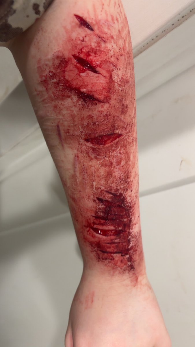 awholecake's tweet photo. i think this time is really it, anyway heres my relapse! beans super cool. if anyone wants to dm me before i kms go ahead https://t.co/raQr6vqcah