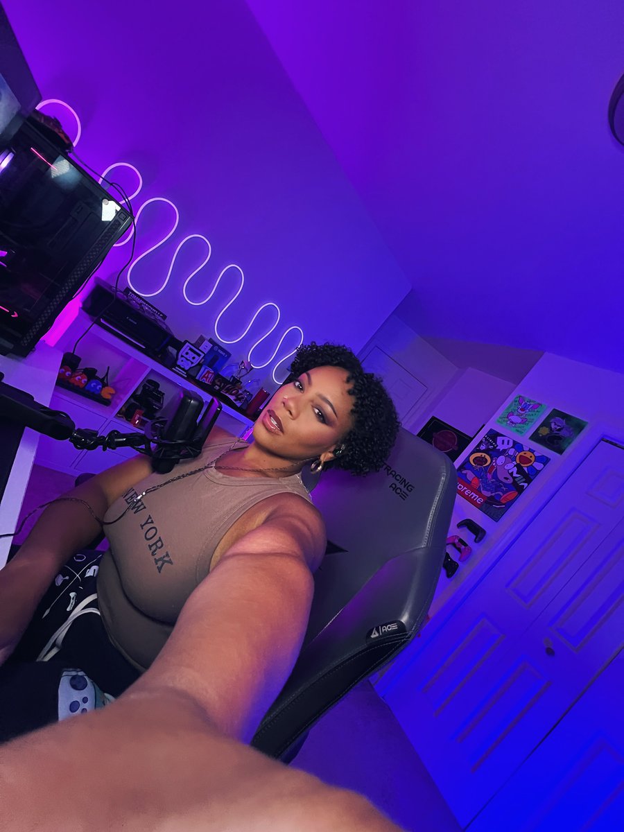 TommiiMichelle tweet media