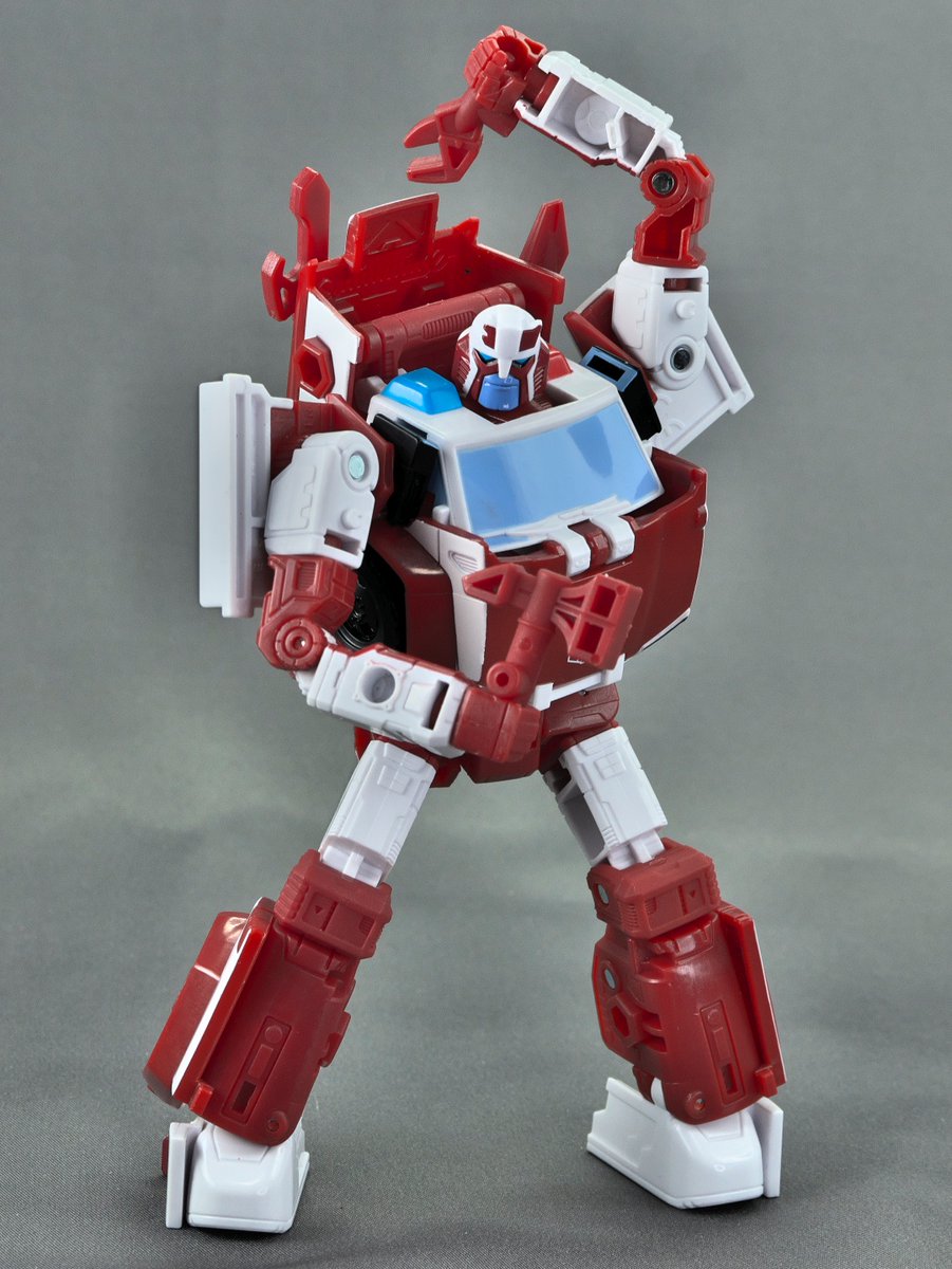 tagoal's tweet image. #トランスフォーマー AOTPラチェット。
アニメイテッド版です。
アースライズホイスト型がベースなのでちょっとスラッとしてますかなー…ポーズはつけやすいですけどね。