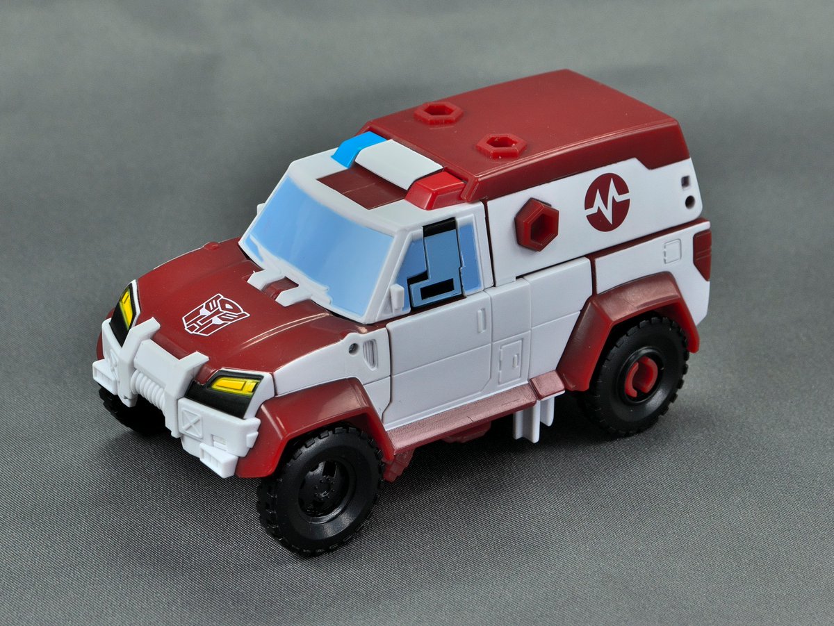 tagoal's tweet image. #トランスフォーマー AOTPラチェット。
アニメイテッド版です。
アースライズホイスト型がベースなのでちょっとスラッとしてますかなー…ポーズはつけやすいですけどね。