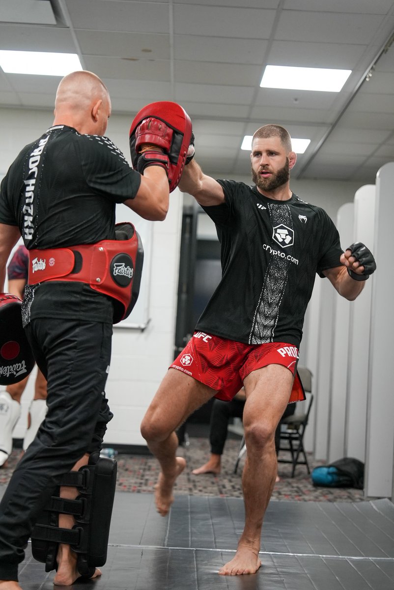 UFCEurope's tweet image. KLID PŘED BOUŘÍ 🇨🇿

@jiri_bjp is locked in ahead of a HUGE main event! Who you got?! #UFC327
