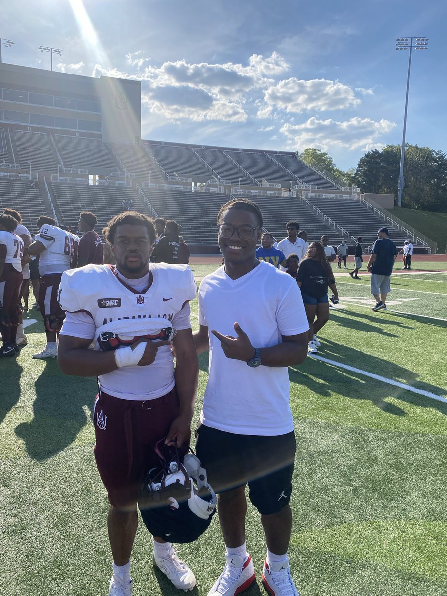 Braxtonm951's tweet photo. I had a great day today attending the Alabama A&amp;M got to talk to a bunch of great players and coaches like @4horsemanJF  had a great conversation concerning the standards and what it takes to be a Rb at A&amp;M and i am very impressed by the work put in @ShermanBlack8 https://t.co/ylitFHFez9