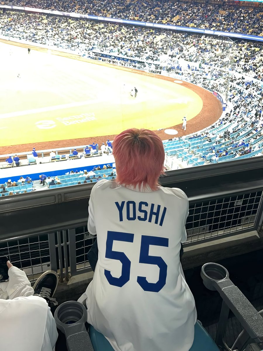 YOSHI. tweet media