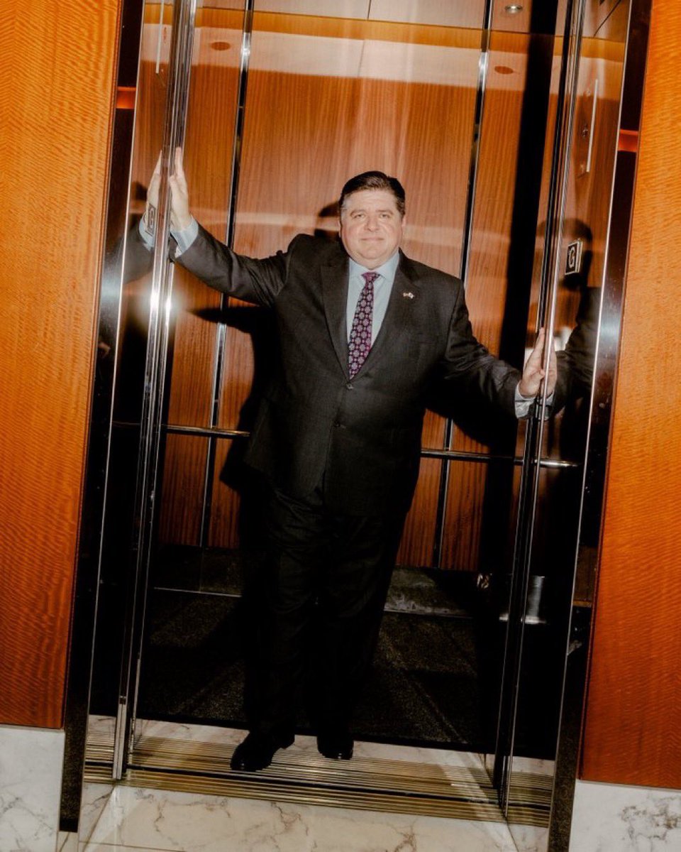 Chicago_History's tweet image. BREAKING: Illinois Governor JB Pritzker is supposed to make some sort of cameo appearance on Saturday Night Live Tonight.

#ChicagoHistory ☑️