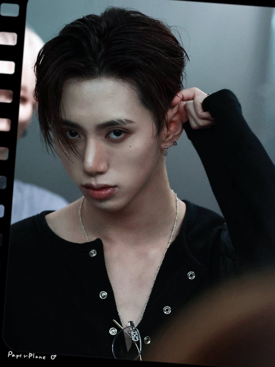 Paperplane.HJ101 tweet media