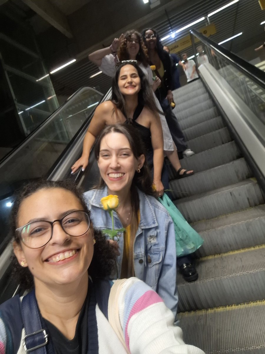 annie jurídico BTR ✨ misses Kendall tweet media