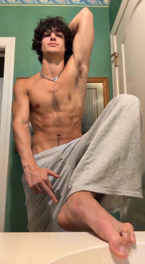 Master Slater tweet media