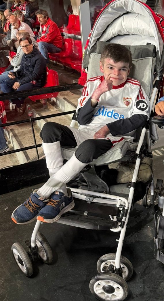 SevillistasU's tweet photo. Leo ha transmitido su fuerza al equipo y lo han dado todo.
Gracias Leo por la lección de vida que nos ha dado y a partir de ahora eres nuestro superheroe.
Seguro que nos salvamos https://t.co/yj7QtUa3vu