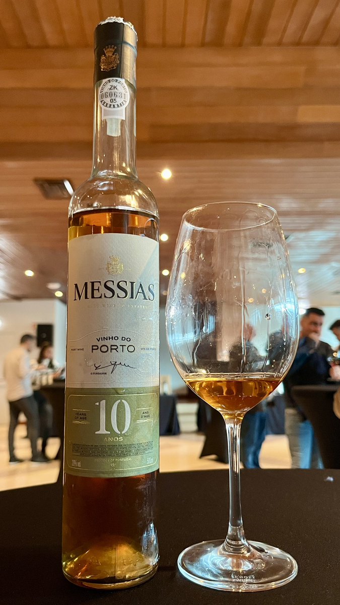 MyDailyTastings's tweet photo. Vinho do Porto Messias
White Dry 10 Anos
(Vinho do Porto - Portugal)
07 Março 2025

Golden/amber color. On the nose, dried fruit, honey, orange peel, old wood and spices. Dry in the mouth, balanced, good acidity, unctuous texture and well-integrated wood. Long, elegant finish. https://t.co/UK9lkEp8NF