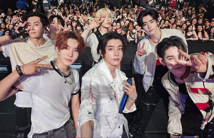 𝓢un ♡ 𝙀𝙉𝙃𝙔𝙋𝙀𝙉 𝙄𝙎 𝙎𝙀𝙑𝙀𝙉 tweet media