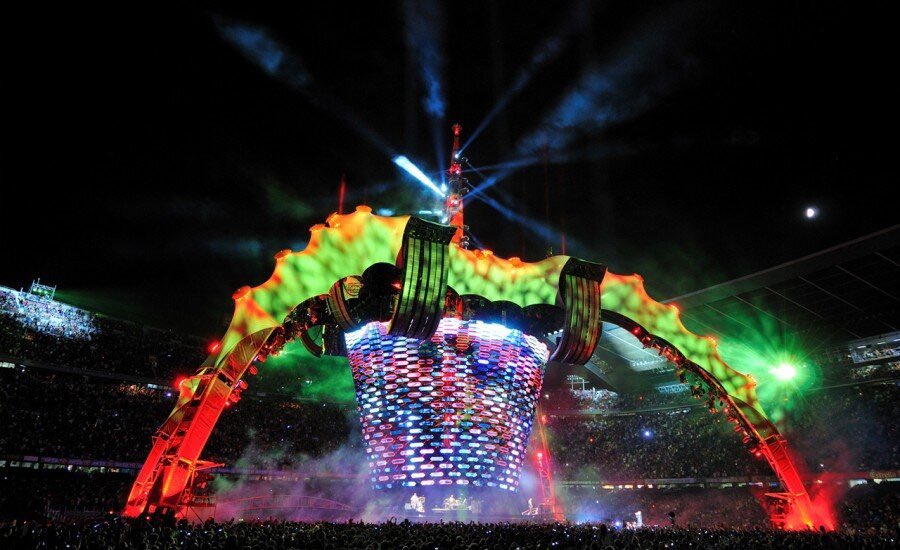 chimpumdal's tweet photo. More than anything else— my main problem with this tour is how bare bones it is. Tix prices have gone up exponentially but what exactly am I paying for? Sheets, lightsabers, ponchos &amp; cheap tablets? I understand 360 stages limit what can be done but look at what U2 did 15 yrs ago https://t.co/ZwEfAtiLnQ