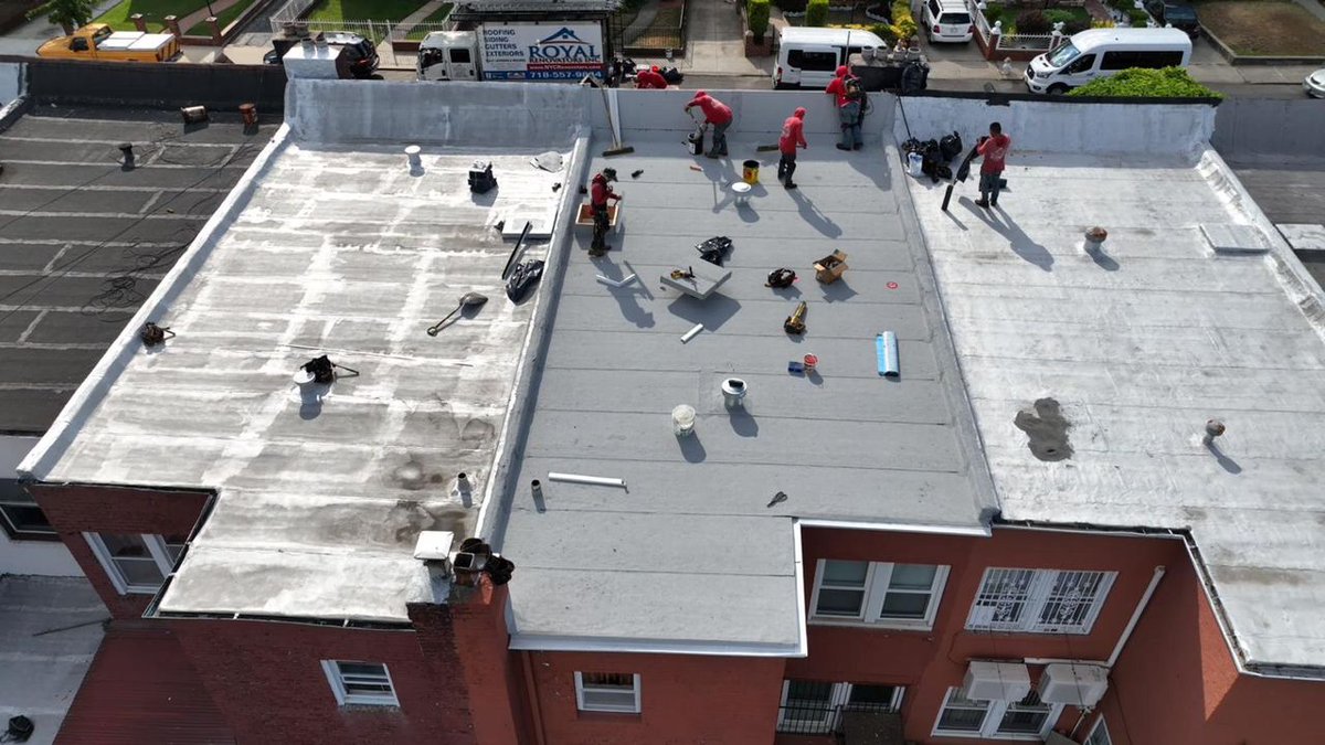 BBushwick98239's tweet image. Shortcuts today = repairs tomorrow.
We build roofs that last. ✔️
.
#BrooklynNY #QualityRoofing #BuiltToLast #ExpertWork