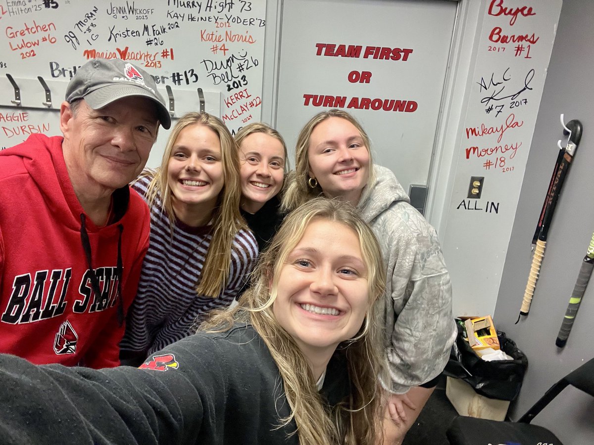 StrempkaGallery's tweet photo. Secret installation of inspirational signage for @BallStateFH with some willing vandals!!  @caitlinnn12 #ChirpChirp #WeFly https://t.co/mSPukS6nEG