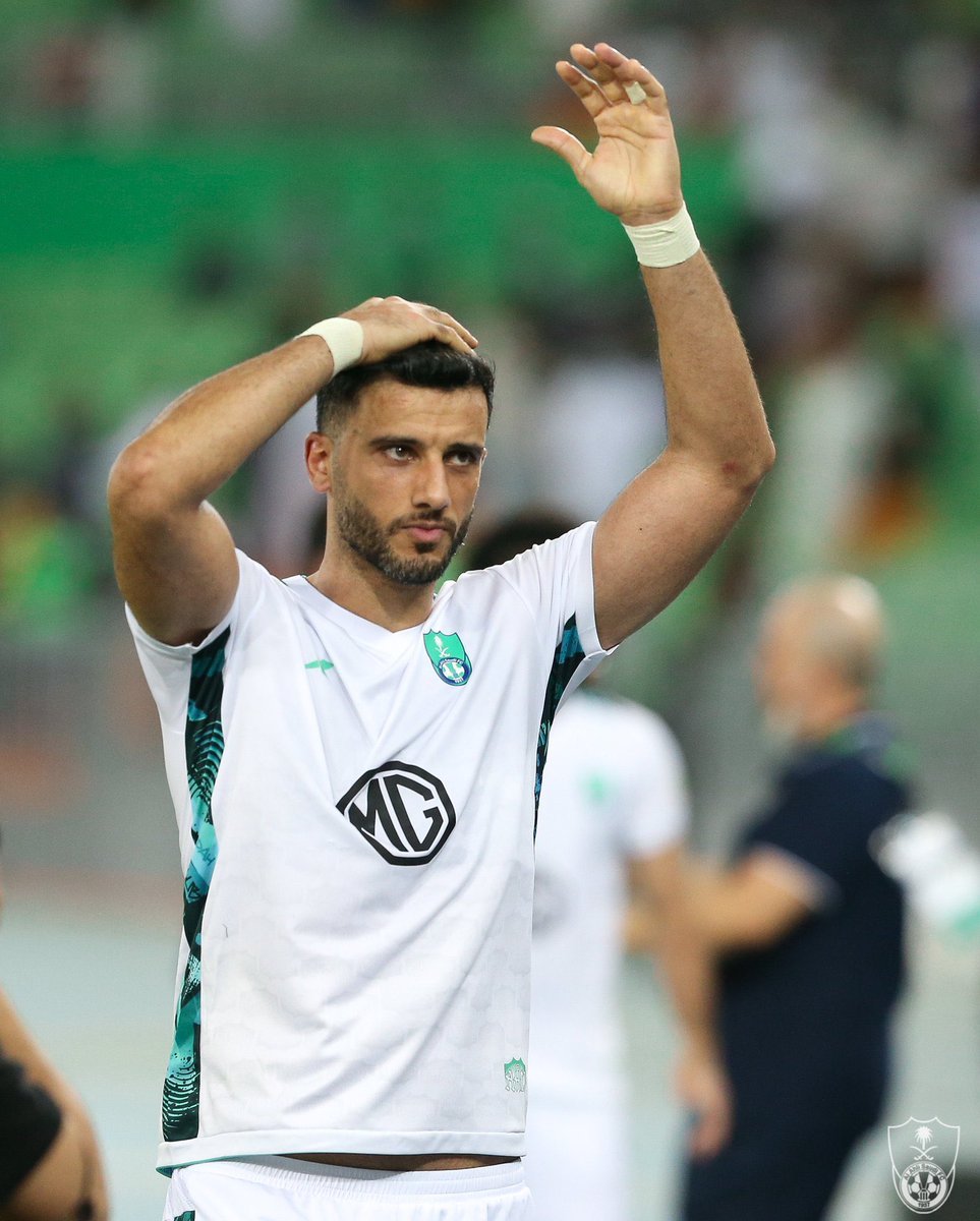 abady_ahli's tweet photo. @omaralsomah @SPL @alhazem_fc ماشاءالله تبارك الله ومازالت الارقام هي من تتكلم عنك ياعقيد كنت وستظل رقم صعب في دورينا وبصمتك حاضره حتى مع الفرق اللي ماتنافس .. كجمهور اهلاوي والله سعداء لك لانك تستاهل ..

الله يوفقك يابو عبدالله 🙏💚 https://t.co/C9UYj6Pwn3