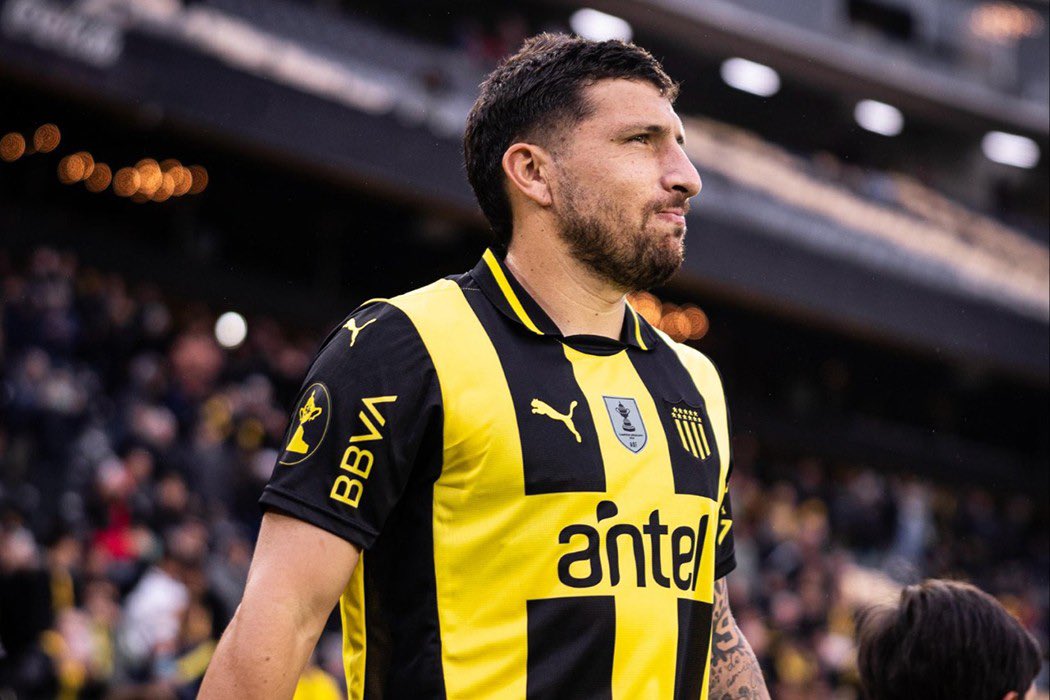 CAPEstadistica's tweet photo. Eric Remedi llegó a los 50 partidos jugados en Peñarol. https://t.co/hNPVc5Qo54
