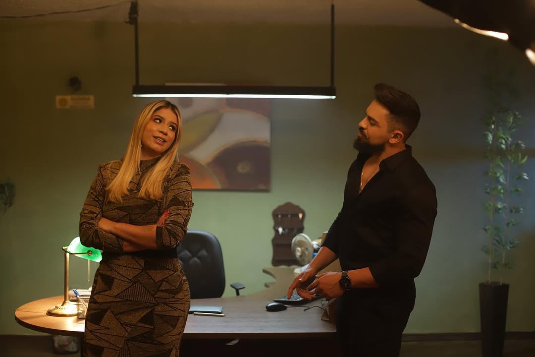 “Adivinha quem é a nova porteira, Henrique Castro? Ela mesma!”