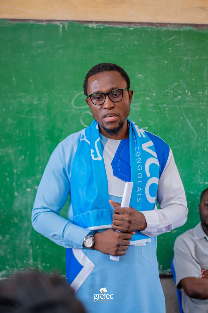 Revco_rdc's tweet photo. La Ligue des Jeunes #REVCO aux côtés de l'ASBL MOTEMA LISUNGI pour une journée dédiée aux filles mères.
Le message porté était celui d'espoir, dignité, hygiène et persévérance. Une action concrète qui s’inscrit dans la vision de l’Architecte du Rêve Congolais, Fanfan MANSIATIMA NDEFI.
La jeunesse féminine est le pilier du Grand Congo de demain.
#RDC #JeunesseEngagée #REVCO #Social #Leadership