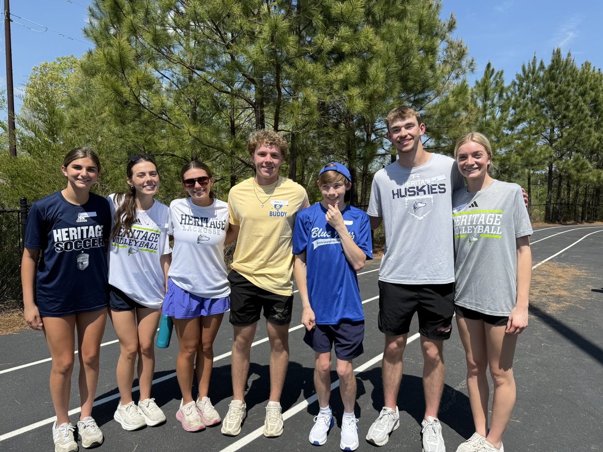 Husky_Sports's tweet image. Proud of our student-athletes for giving back at the Miracle League today 💙

Serving others, bringing smiles, and representing Husky Nation the right way. #HuskyNation
