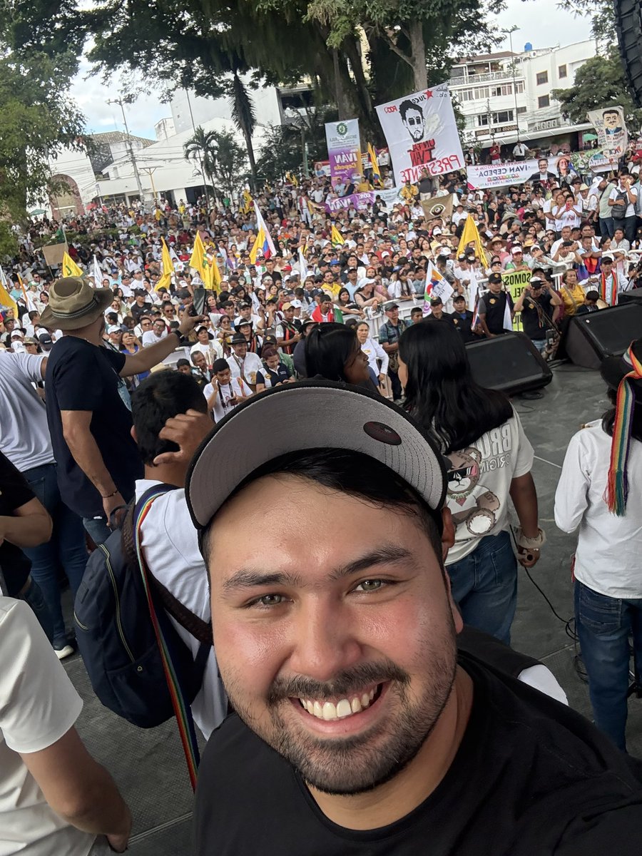 Lleno total en Pitalito Huila 🤍💚💛 Apoyando a Iván Cepeda próximo presidente de Colombia 💪🏽 #Cepeda 
<a href="/IvanCepedaCast/">Iván Cepeda Castro</a>
