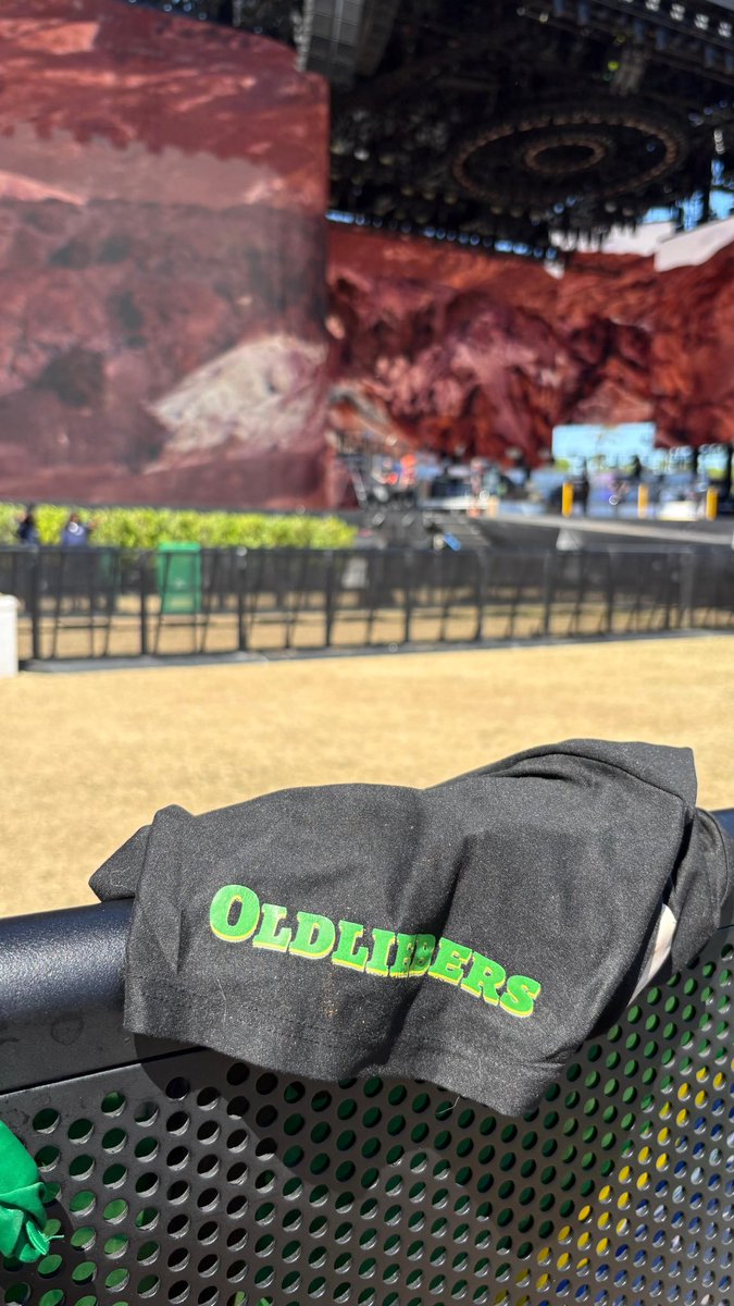 oldliebers's tweet photo. quando uma oldinha vence, todas nós vencemos juntas🌼#bieberchella https://t.co/xAJroNso2D