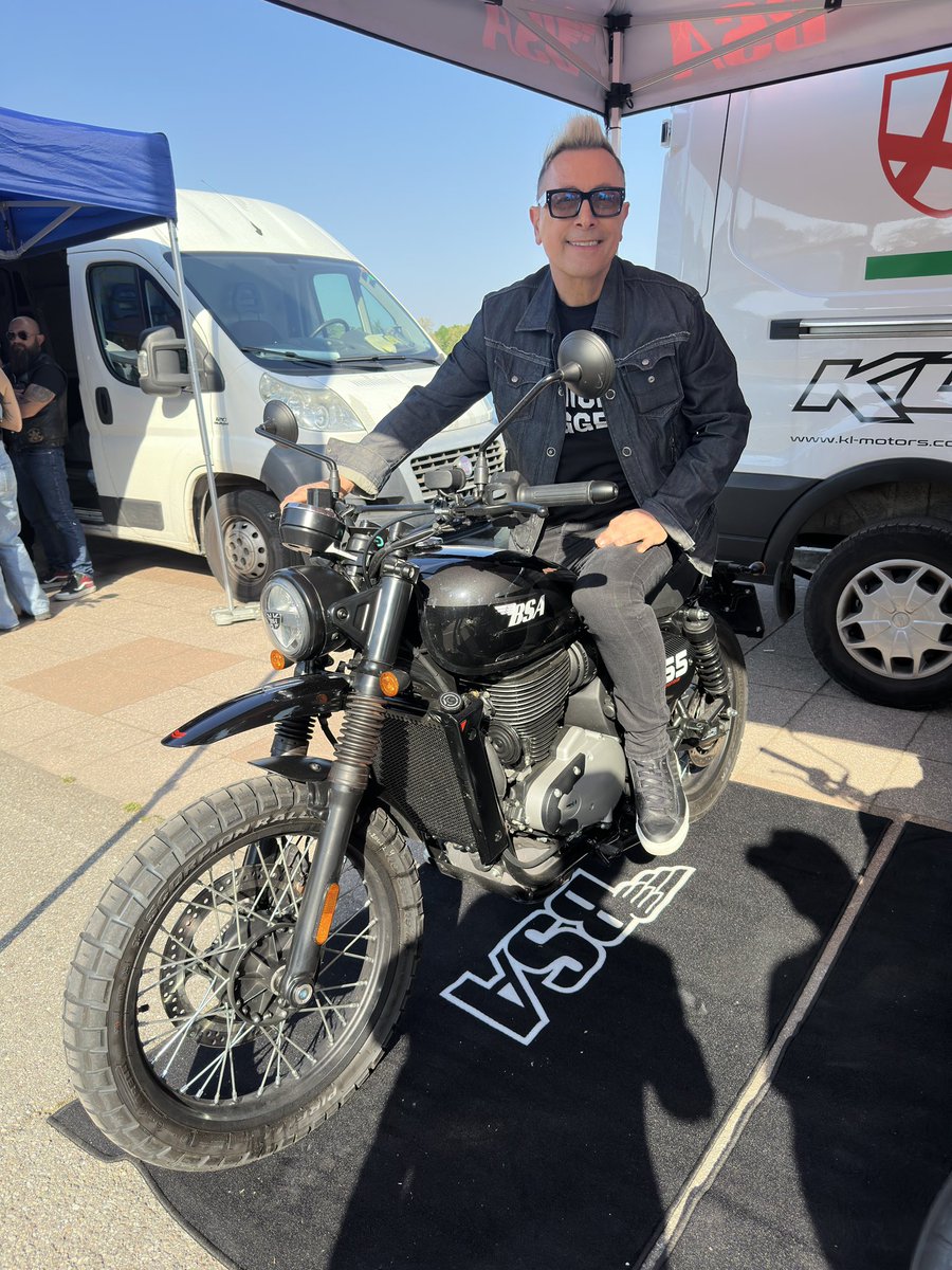 VIRGINRINGO's tweet image. Super day today n Milan.. Super #Ridingseason all’idroscalo! Tante moto, tanto sole e tanti amici.. The best!! 🖤 #Custom #motorcycles #dragster #rocknroll #Milan #cars #Djringo