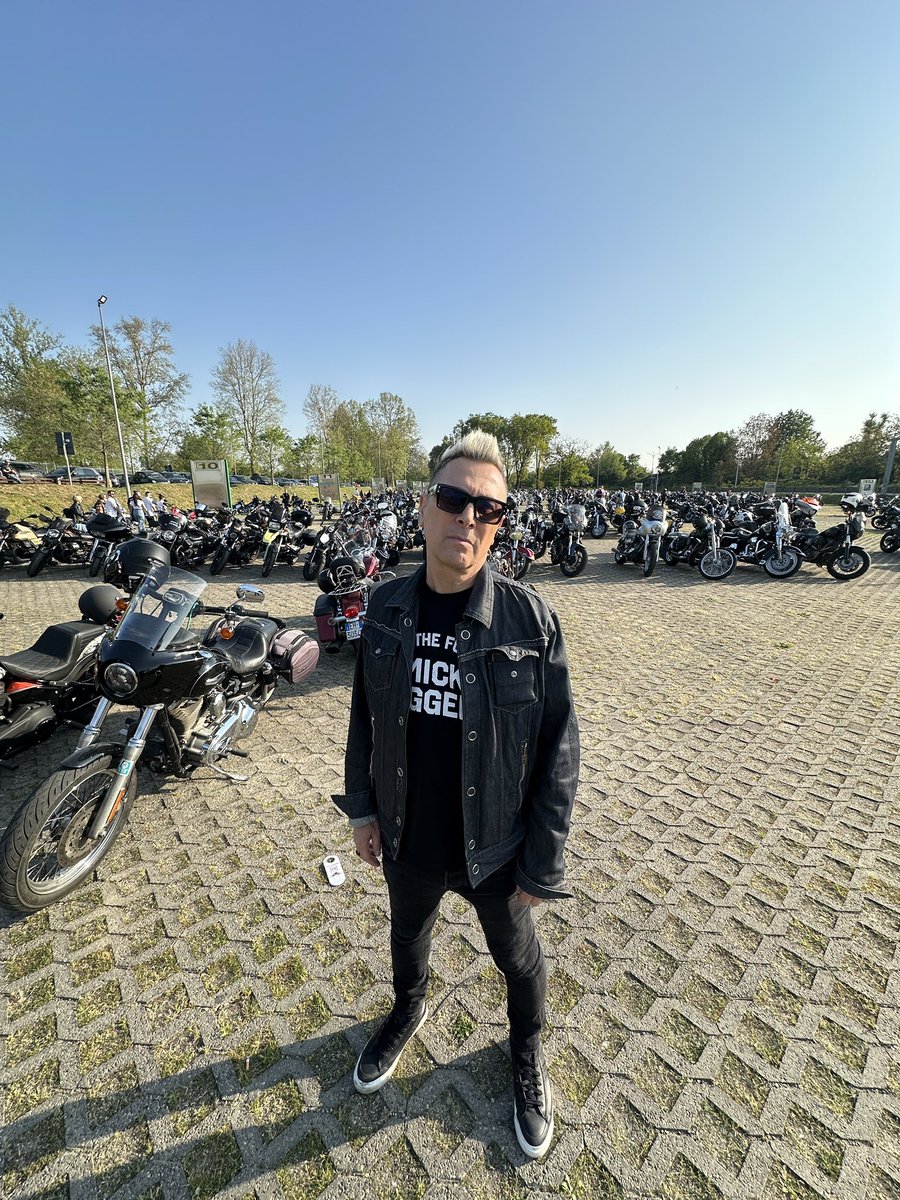 VIRGINRINGO's tweet image. Super day today n Milan.. Super #Ridingseason all’idroscalo! Tante moto, tanto sole e tanti amici.. The best!! 🖤 #Custom #motorcycles #dragster #rocknroll #Milan #cars #Djringo