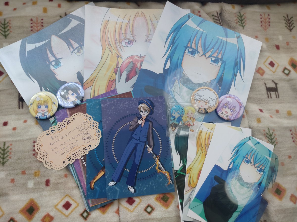 テラちゃん(<a href="/Will_BlueLight/">白金テラ@低浮上🙄🙄🙄</a>)のブルライラスト本届きました！！
めっちゃ豪華！！
クリアポスカめちゃ良い！！ポスカの最初ヘルゲイムさんで笑ってしまった😂嬉ピヨ🫶
缶バッジもウィアリアクスタもｶﾜｲｽｷﾞﾙｯ!!!
大切にします🥰