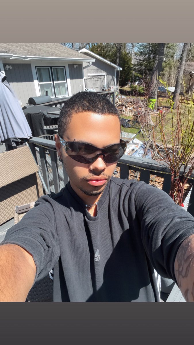 jtliquia's tweet photo. a bitch tried fighting me because i “stuck up for nicki minaj” because we were lipsyncing to Anaconda & i dropped that ass 💅 #stillpretty https://t.co/fIe5yREBfx