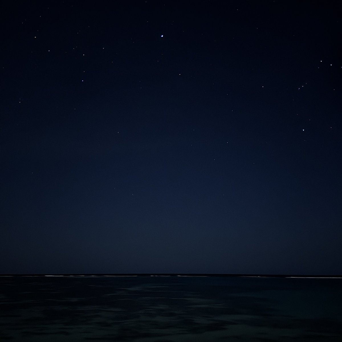 ultramarineil's tweet photo. نجوم وبحر 🌌 https://t.co/GecrhubI2F