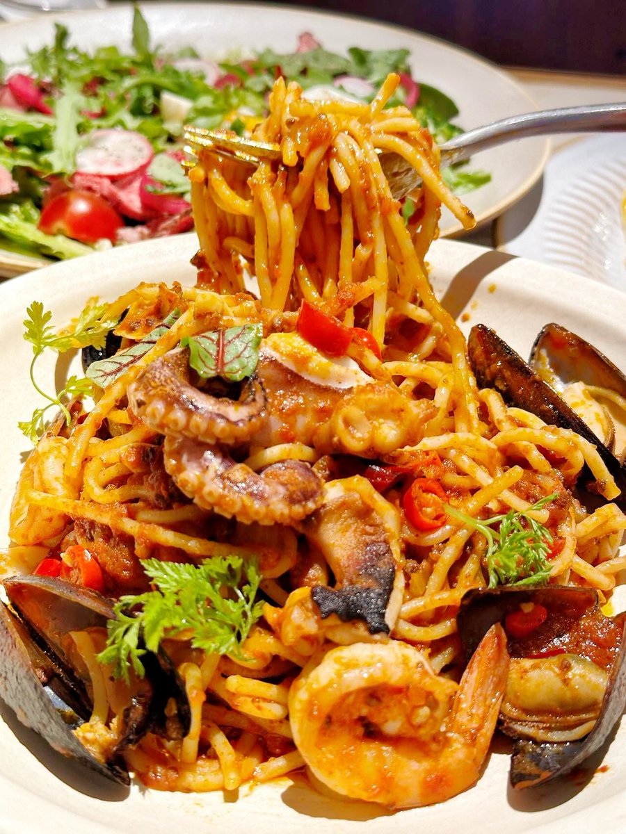 hazelyna yong tweet media