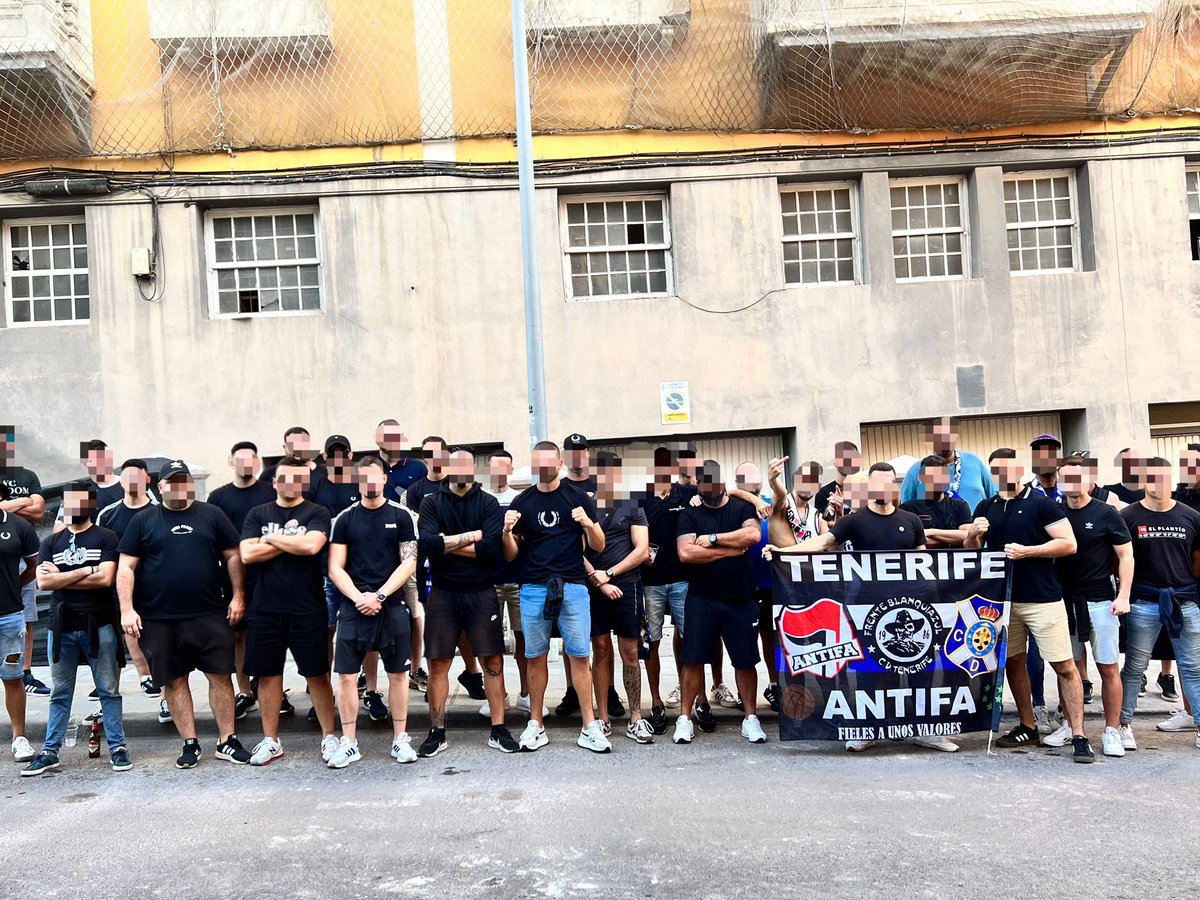 ultras_antifaa's tweet photo. Frente Blanquiazul, CD Tenerife https://t.co/o0DwO07BnH