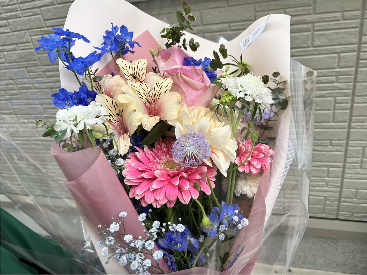 昨日で結婚10周年。
転職2回、副業もほとんど稼いでない夫をまだ見捨ててない妻に感謝しかない。
10年後、笑い話にしてやる。