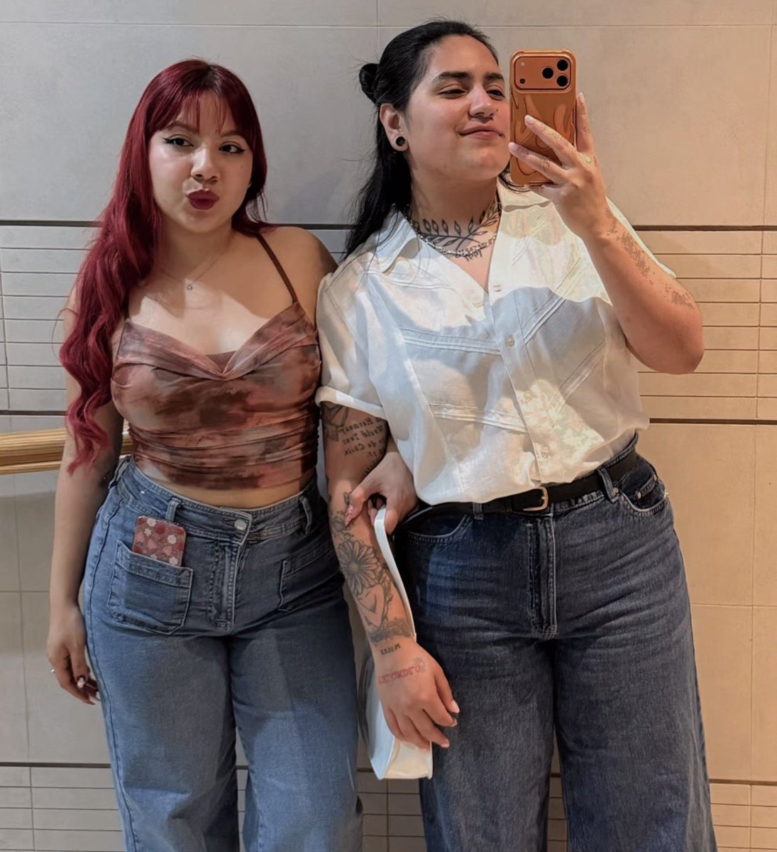 leonela 🦂 tweet media