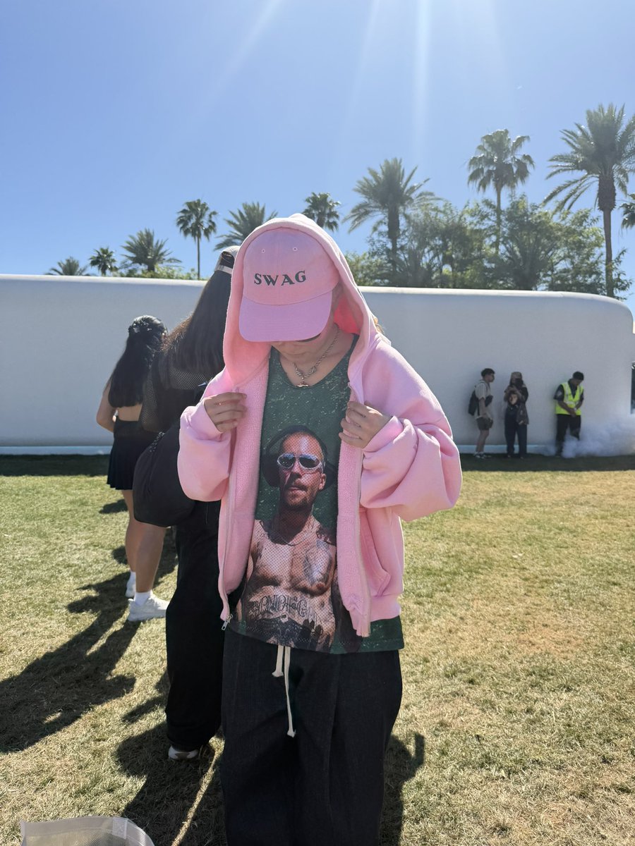 𝐆𝐎𝐃 𝐎𝐅 𝐉𝐔𝐒𝐓𝐈𝐍 𝐁𝐈𝐄𝐁𝐄𝐑 met him tweet media