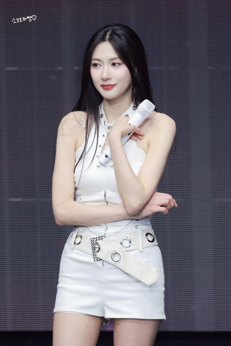 soborohabbang's tweet image. 260411 핑크 더오리진 가오슝 프리뷰

시간이 흘러도 난 여전히🍞💛

#에이핑크 #오하영 #Apink #Hayoung