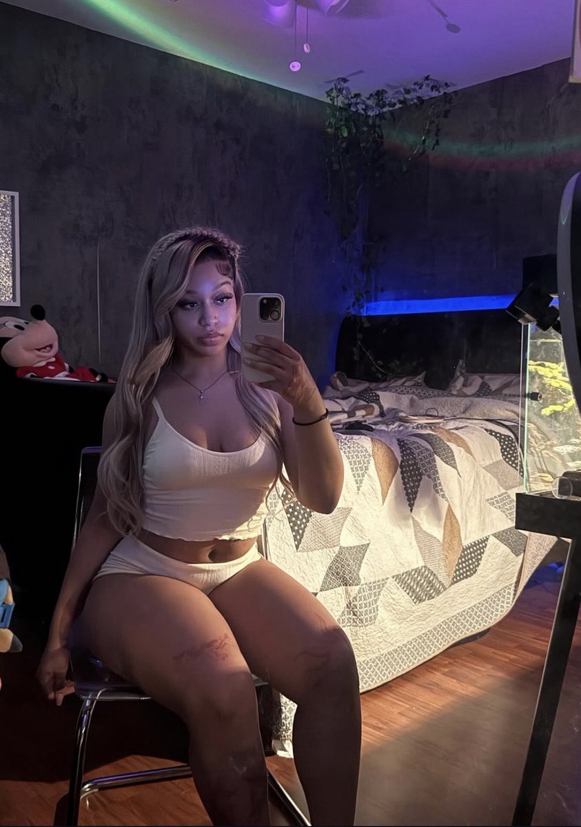 Kayla tweet media