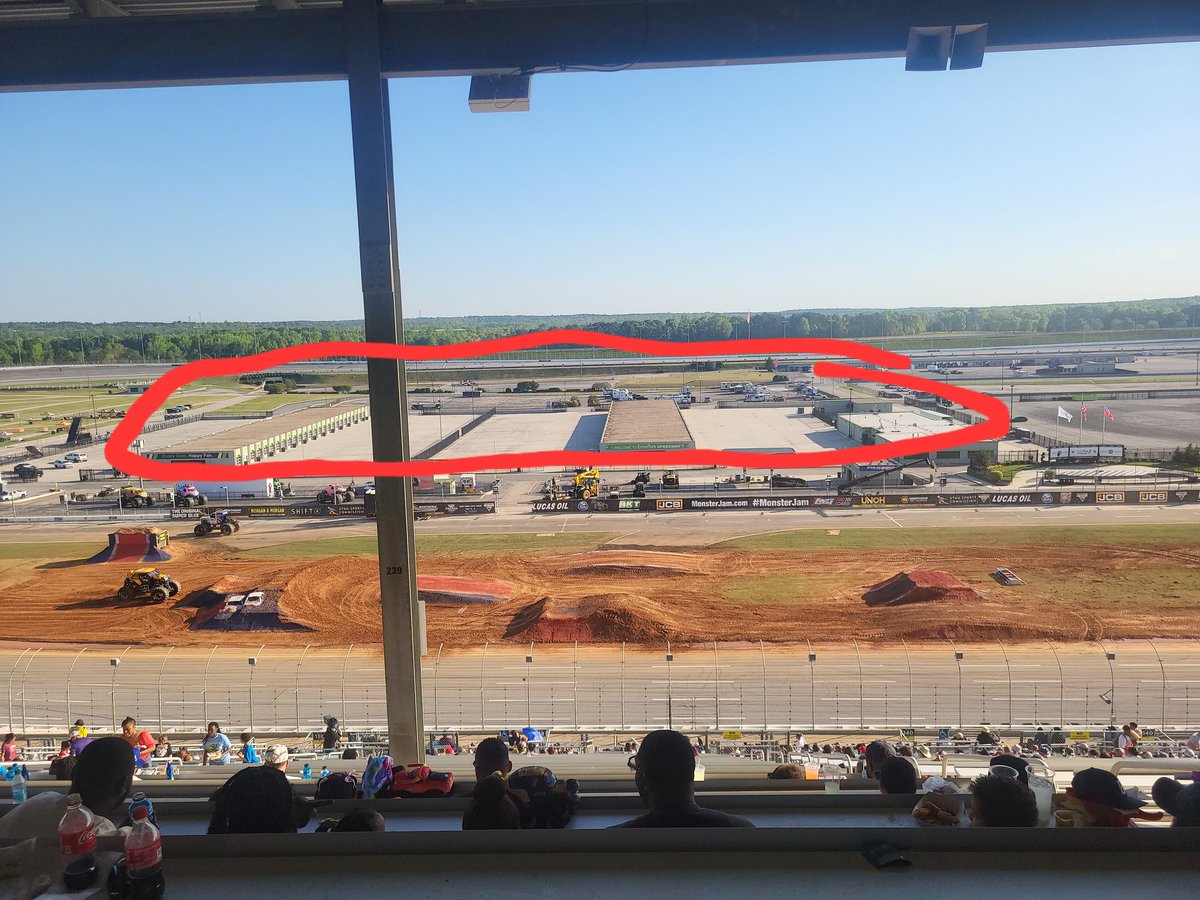 PerrySolem's tweet image. incredibly valuable shallow bay warehouse suites with massive fenced in concrete yard