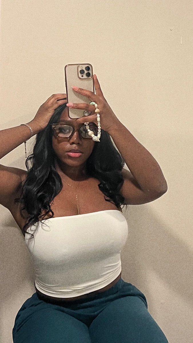 cbfw💋 tweet media