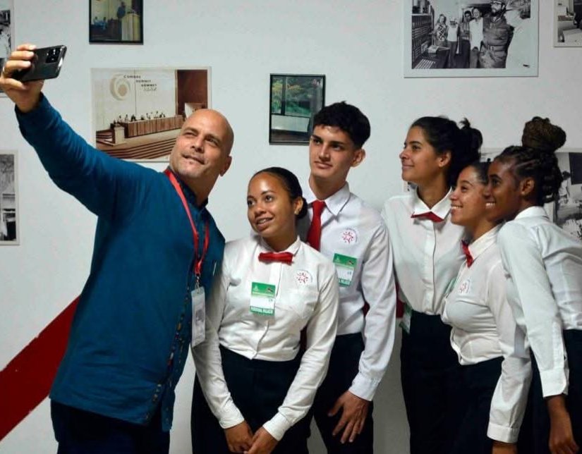 GHNordelo5's tweet photo. Hoy cumple 15 años #LaMonedaCubana, un proyecto que ha cambiado -para bien- la vida de más de 3500 jóvenes. ¡Felicidades!
#Cuba #CDRCuba #CubaNoSeRinde https://t.co/cRS5SATzmM