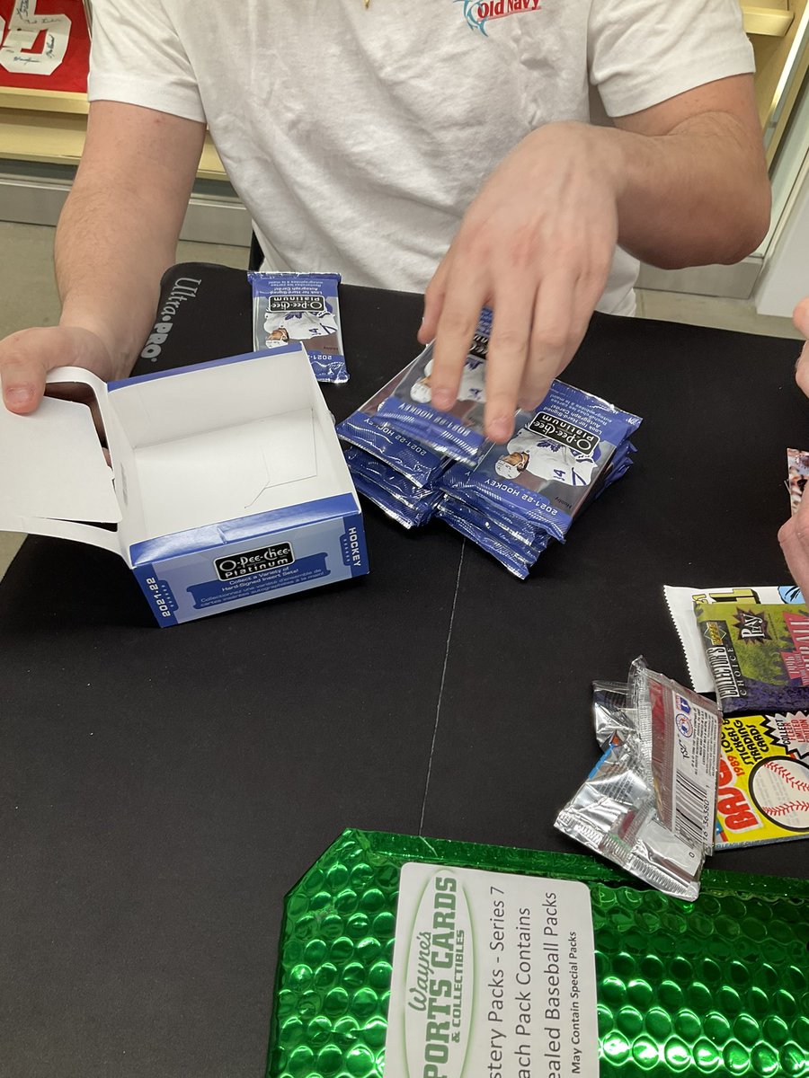 Waynes Sports Cards tweet media